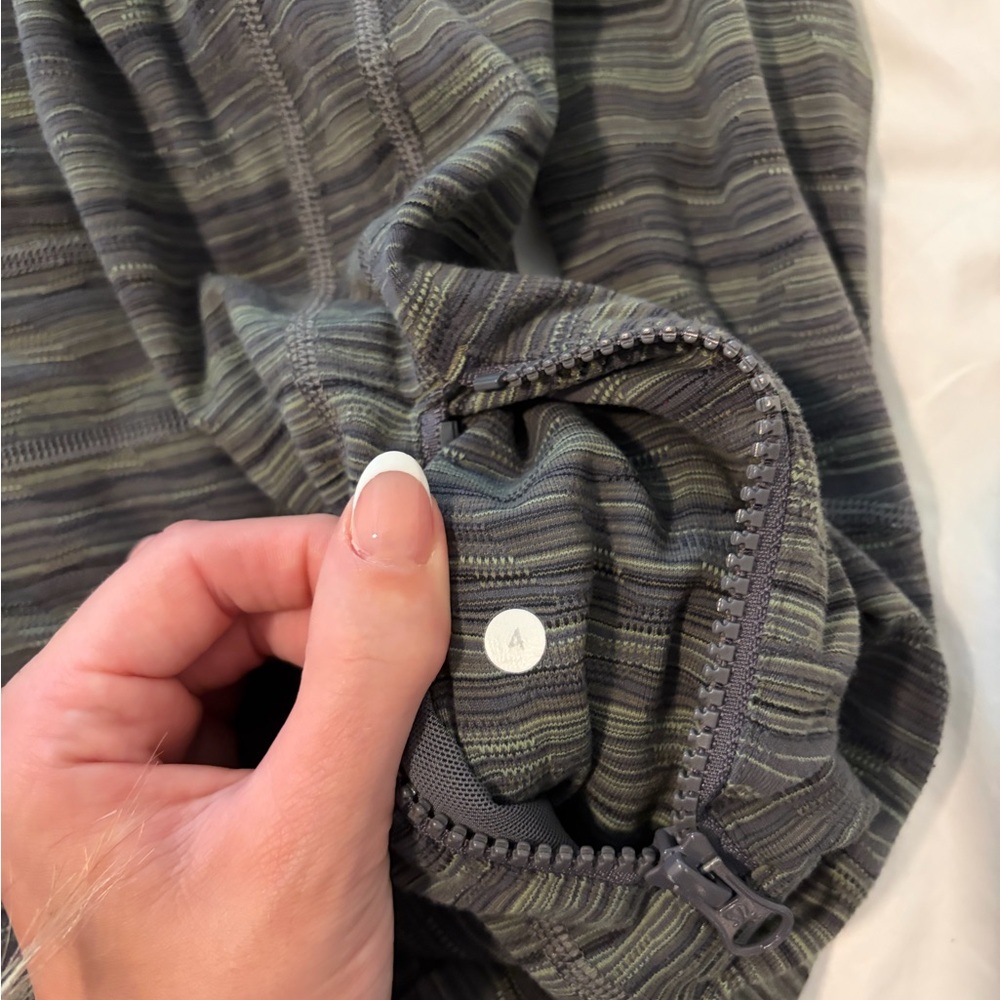 Lululemon Define jacket - Picture 4 of 4